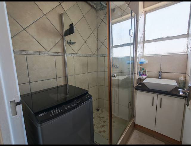 2 BEDROOM APARTMENT FOR SALE IN ESSENWOOD